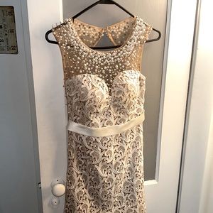 Cream lace and Pearl homecoming dress size 1/2. Dave and Johnny brand.